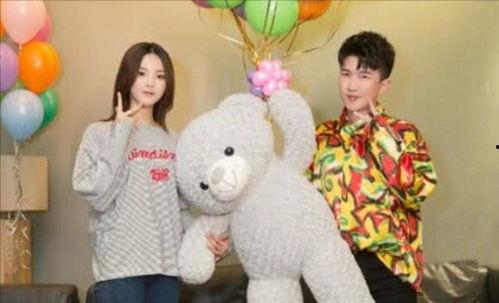 娱乐718快乐你我他吃瓜,快乐你我他，一起吃瓜解闷